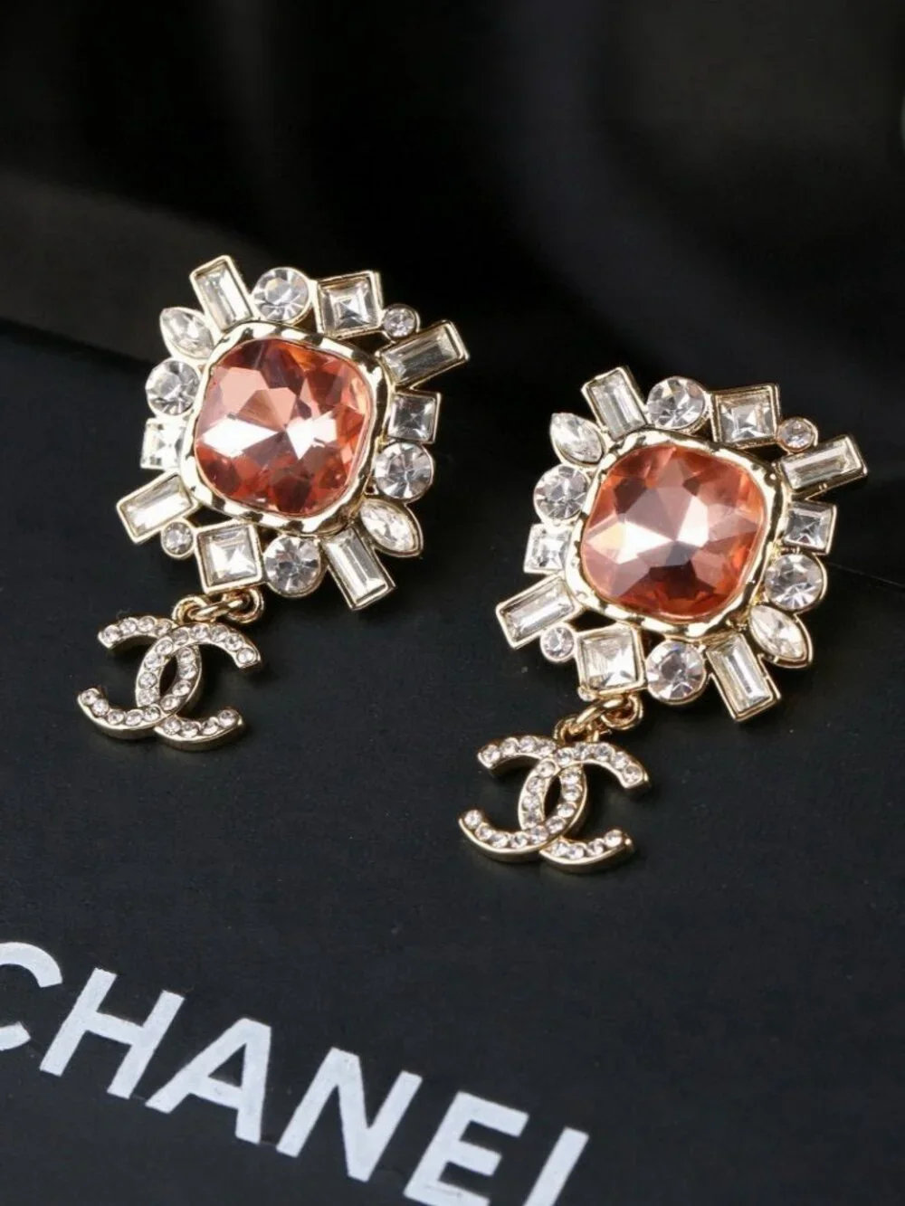 Chanel earring - Picture 4 of 4
